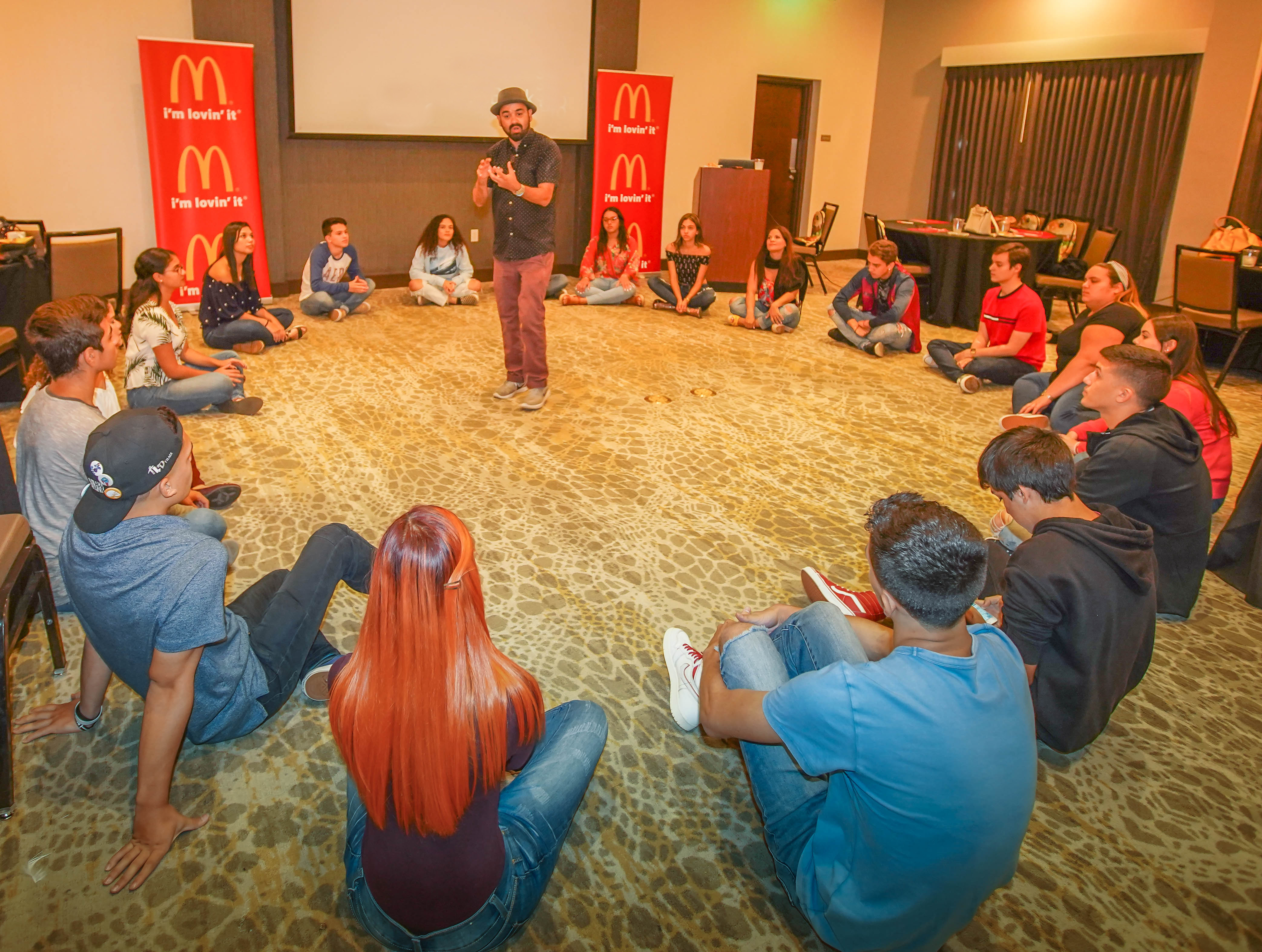 McDonald’s ofrece mentorías a jóvenes con el cineasta puertorriqueño Carlitos Ruiz.